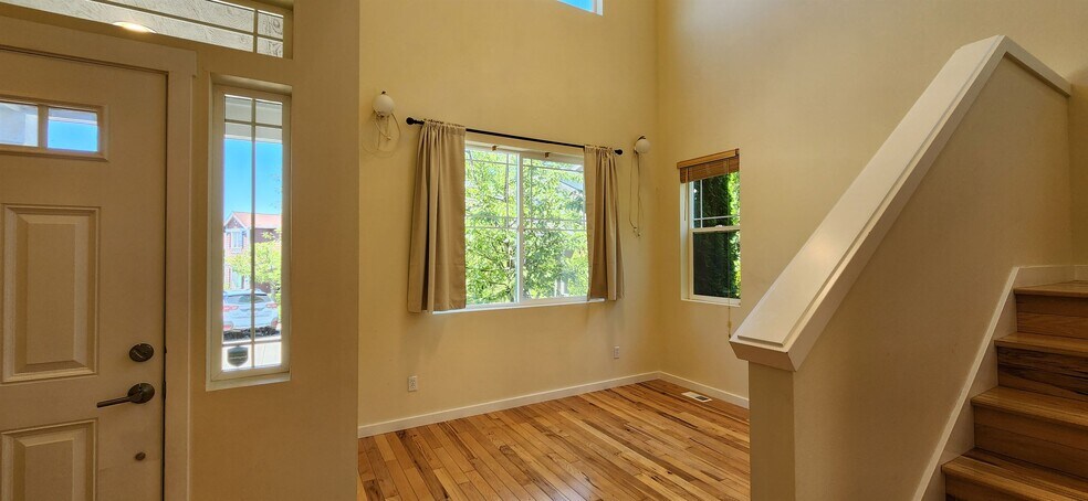 Building Photo - 2567 NE Kensington Ct