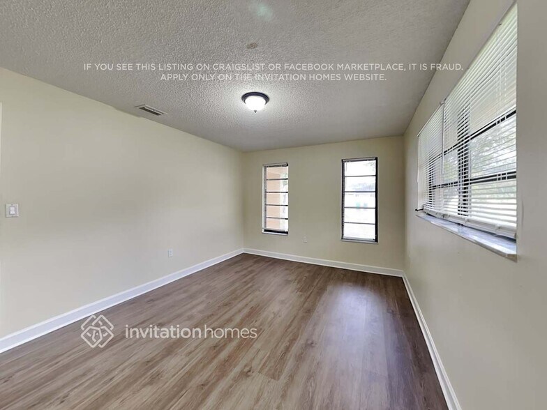 Building Photo - 1904 SW 96th Ave