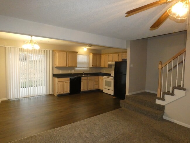 Building Photo - 10615 N Locust Ct