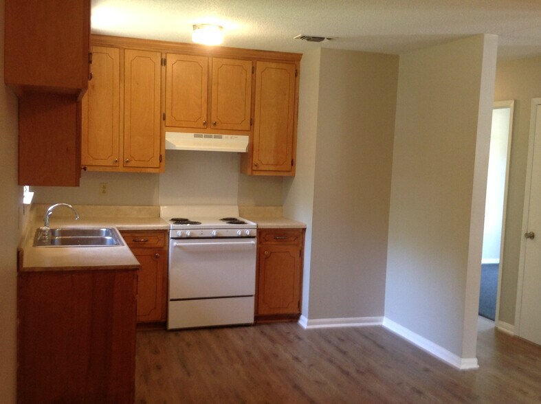 Building Photo - 2065 Marion Dr S