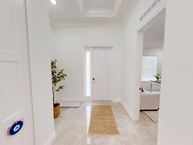 Building Photo - 409 SW Bradshaw Cir