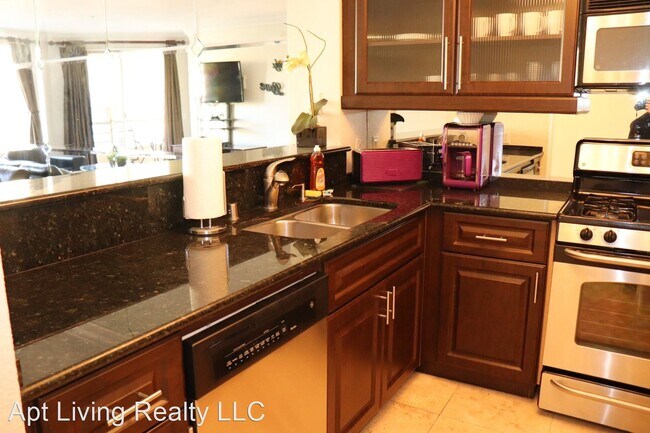 Building Photo - 2 br, 2 bath House - 270 E. Flamingo Rd. 232
