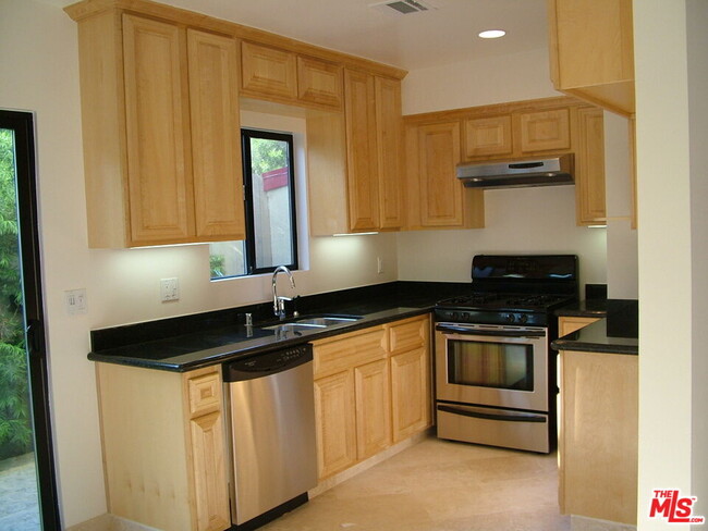 Building Photo - 4337 Kingswell Ave