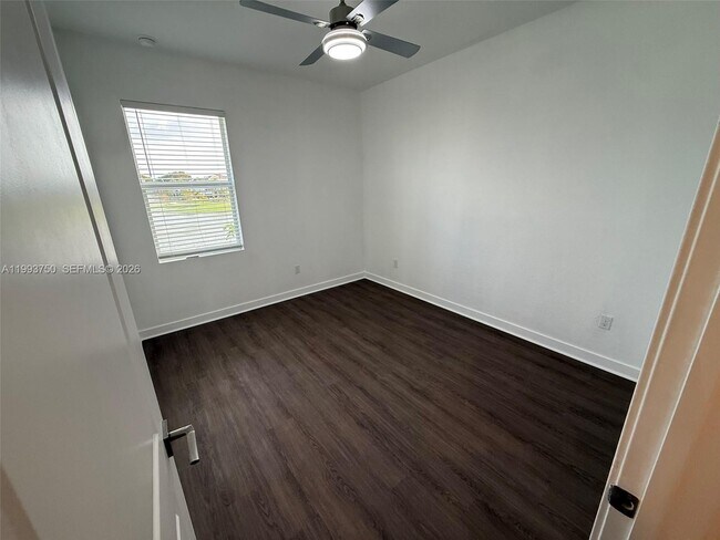 Building Photo - 8694 Via Mar Rosso