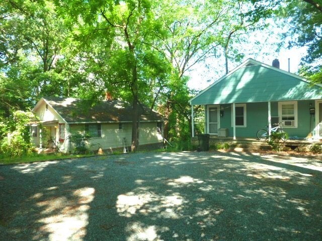 Building Photo - Location! 1br duplex on McCauley St.