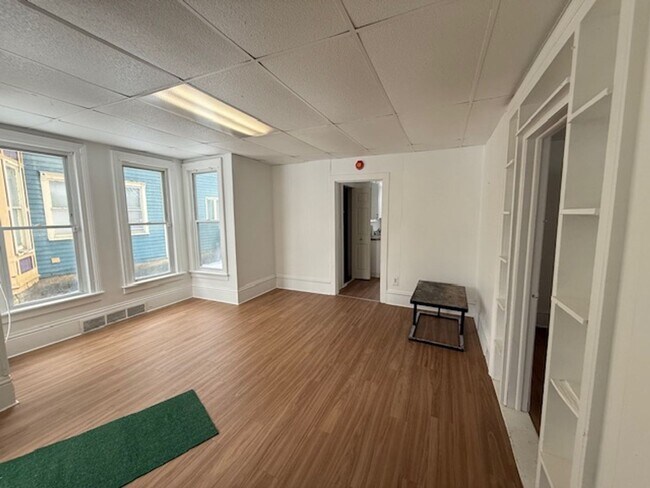 Building Photo - 119/121 N. Clinton St.