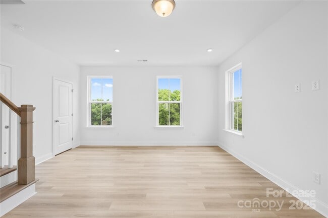 Building Photo - 5018 Layman Dr