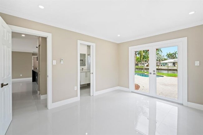 Building Photo - 121 Almar Dr