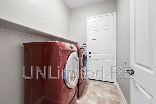 Building Photo - 4795 Edgemont Rd
