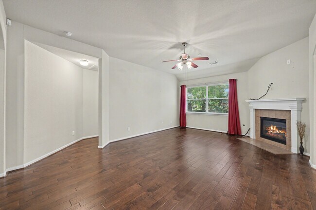 Building Photo - 1912 Hill Manor Dr