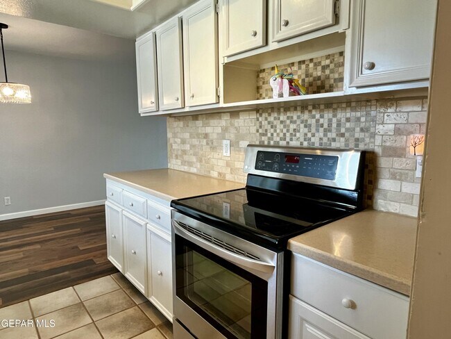 Building Photo - 6700 Escondido Dr