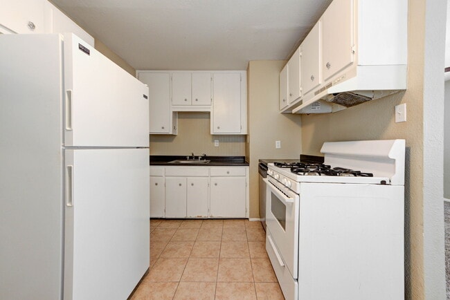 Building Photo - 1227 Iowa St