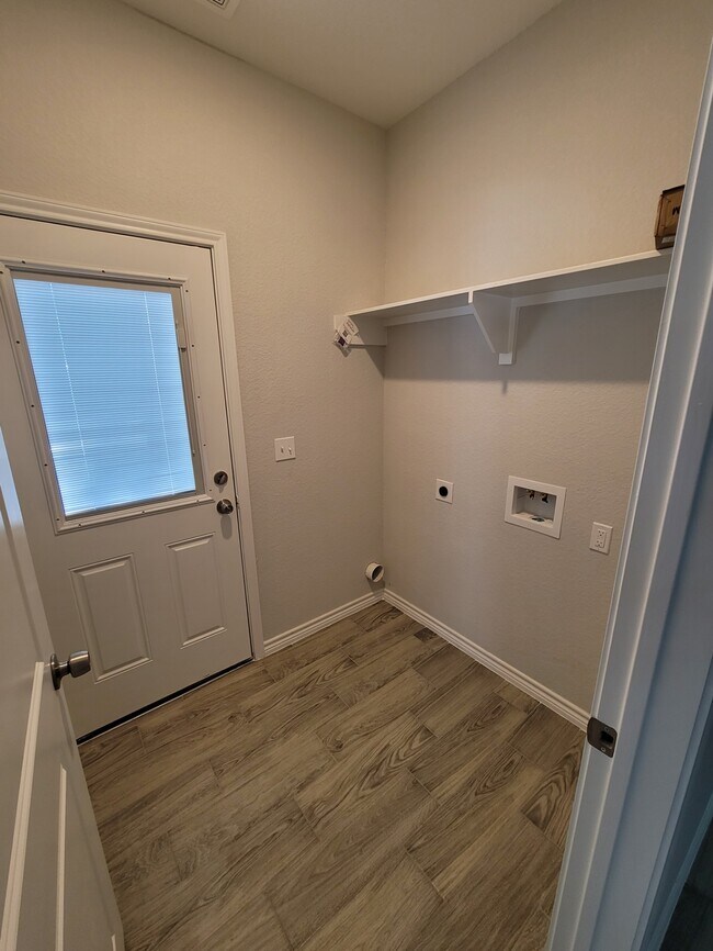 Building Photo - 11750 White Cedar St