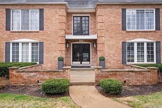 Building Photo - 1750 Tiverton Rd