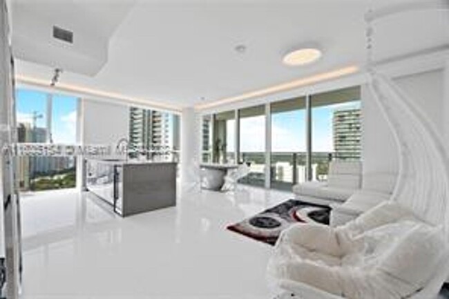 Building Photo - 1080 Brickell Ave