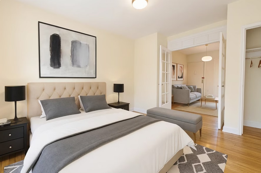 Building Photo - 156 E 83rd St