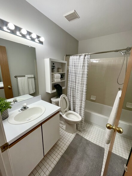 Building Photo - 42532 Lilley Pointe Dr