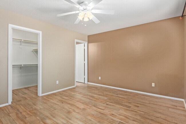 Building Photo - Stunning 3 Bed/2 Bath Home in Gated Commun...