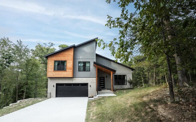 Building Photo - 4 Fleetwood Cir