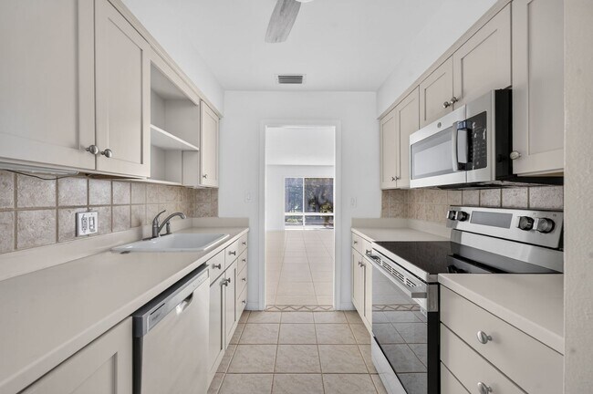 Building Photo - 55+ Winter Park Condo