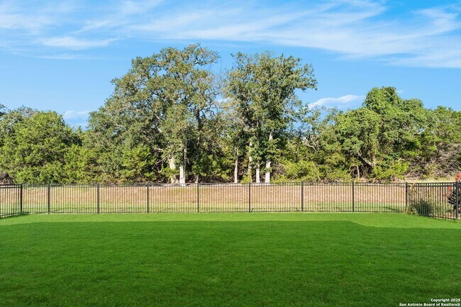 Building Photo - 143 Maravillas