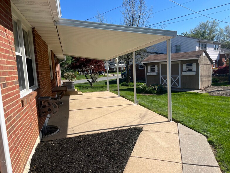 Building Photo - 2700 Barnsley Rd