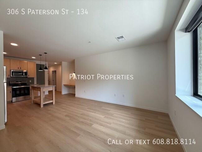 Building Photo - 306 S Paterson St