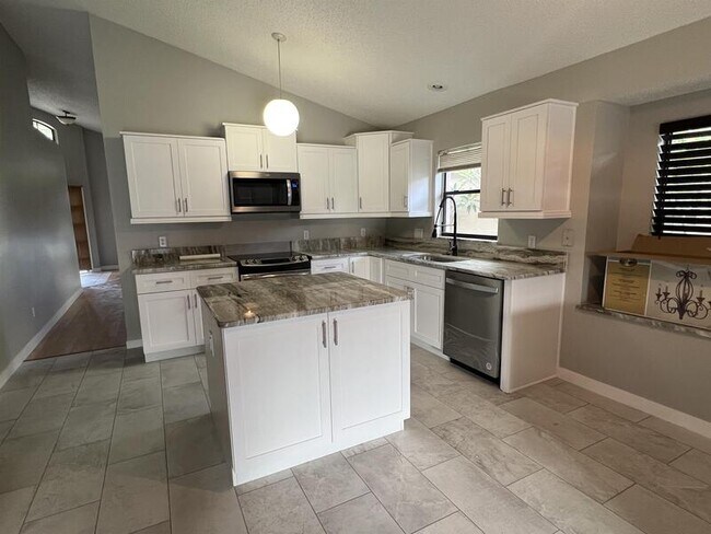 Building Photo - 2153 River Park Blvd