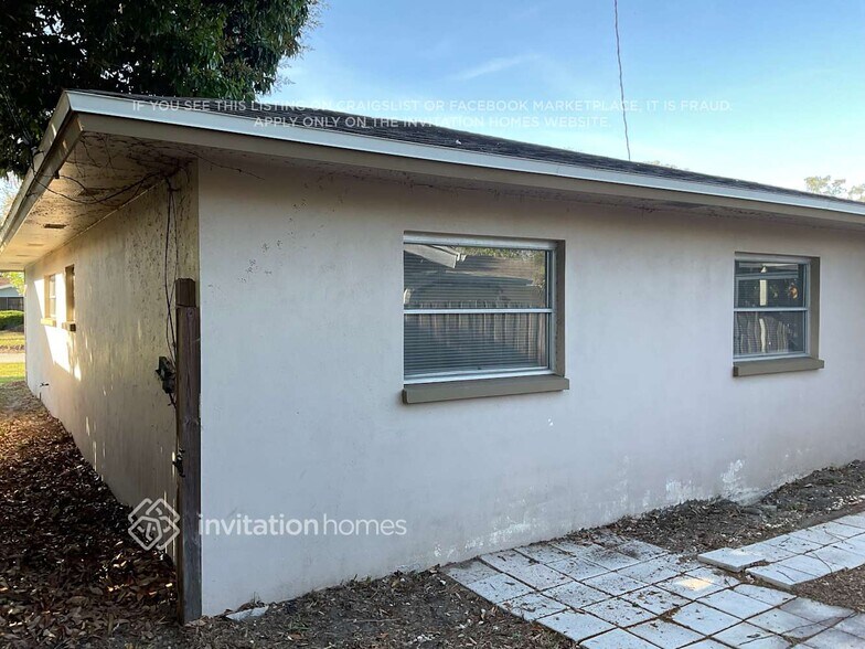 Building Photo - 2194 Oak Grove Dr