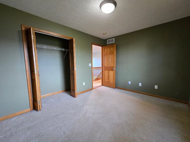Building Photo - Beautiful 4 bedroom home in Normal!