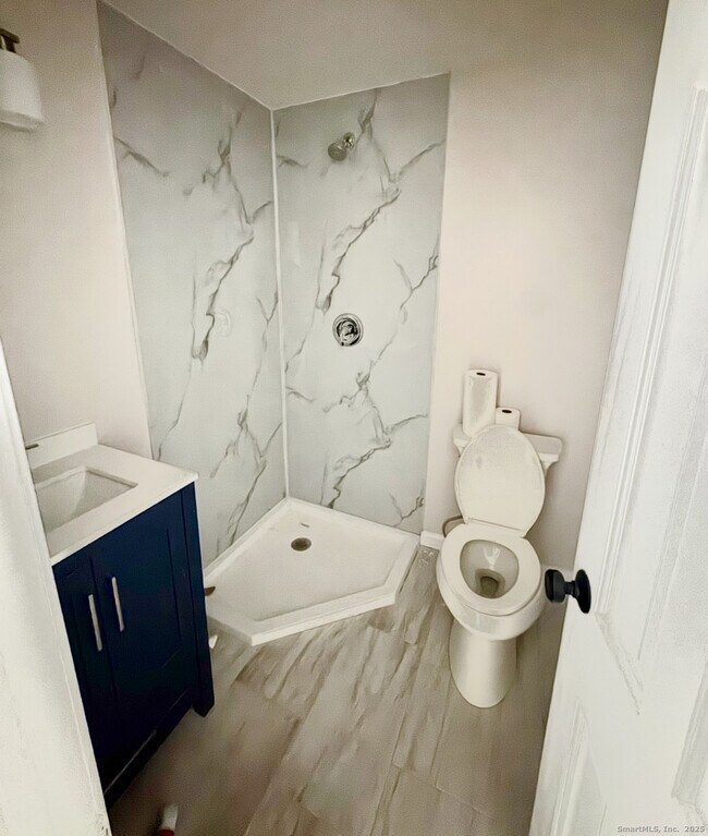 Building Photo - 24 Woodbury Ave