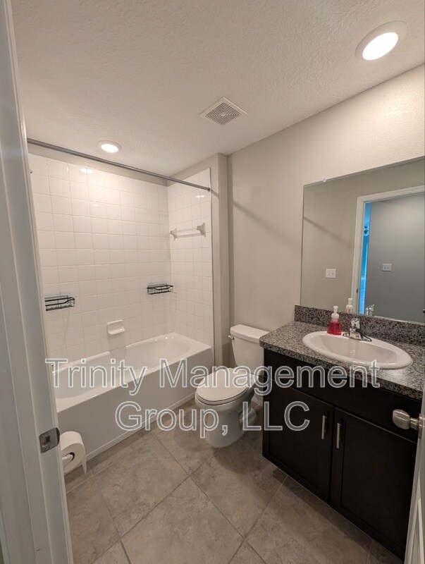 Building Photo - 367 Argyll Dr