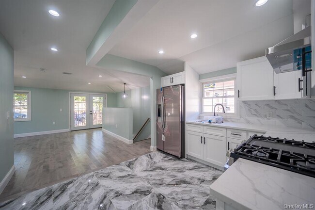 Building Photo - 115-42 Inwood St