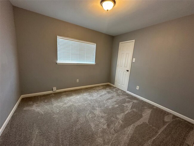 Building Photo - 6810 Crystal Point Dr