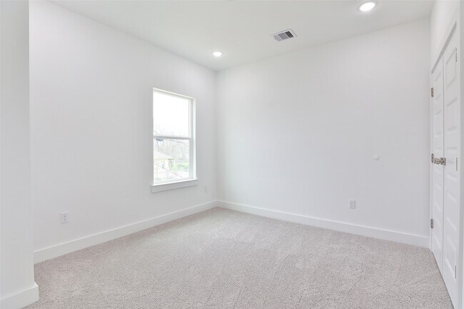 Building Photo - 8220 Bonaire St