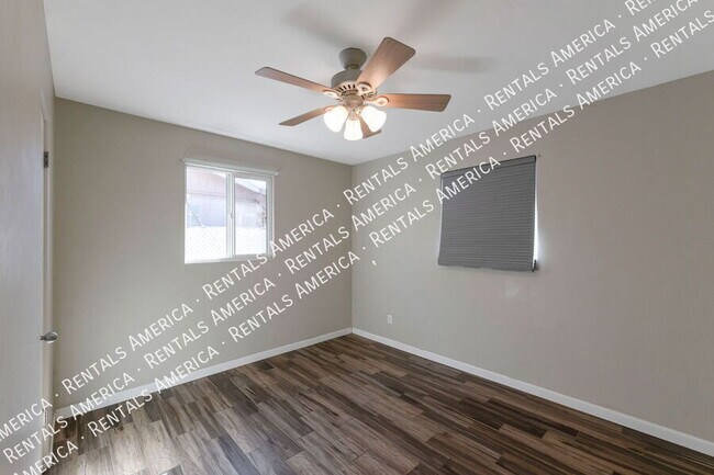 Building Photo - 2558 E Alta Vista St