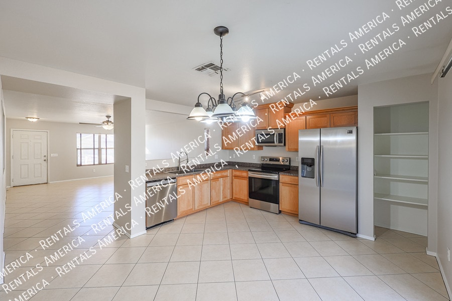 Building Photo - 11802 W Columbine Dr