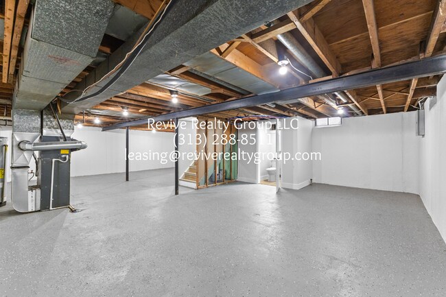 Building Photo - 7515 Trafalgar St