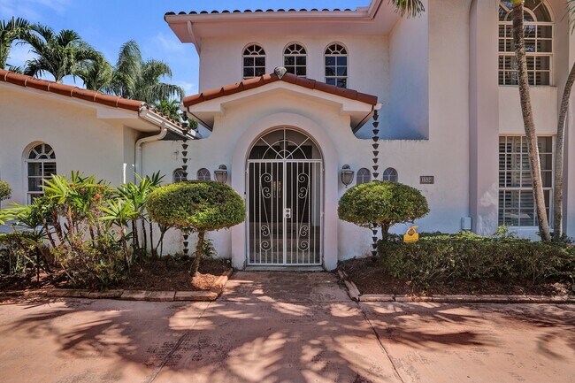 Building Photo - 1534 Palancia Ave