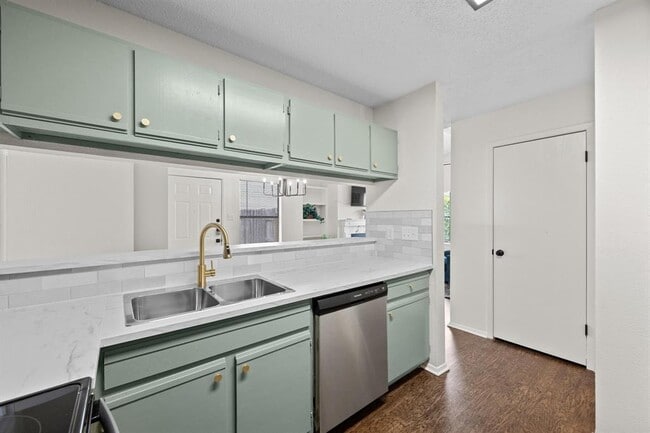 Building Photo - 2907 W Slaughter Ln