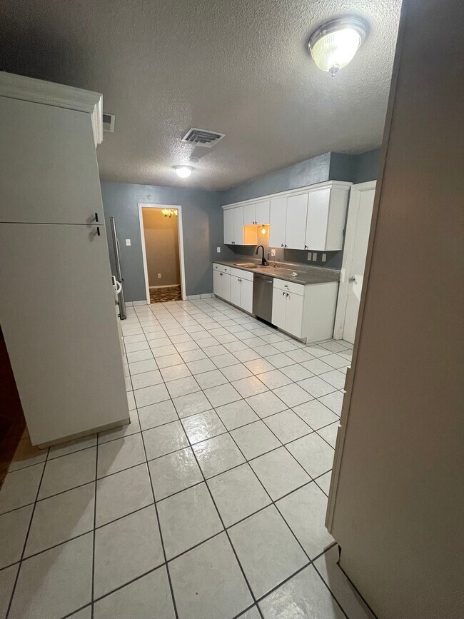 Building Photo - 1209 W Copper Ave