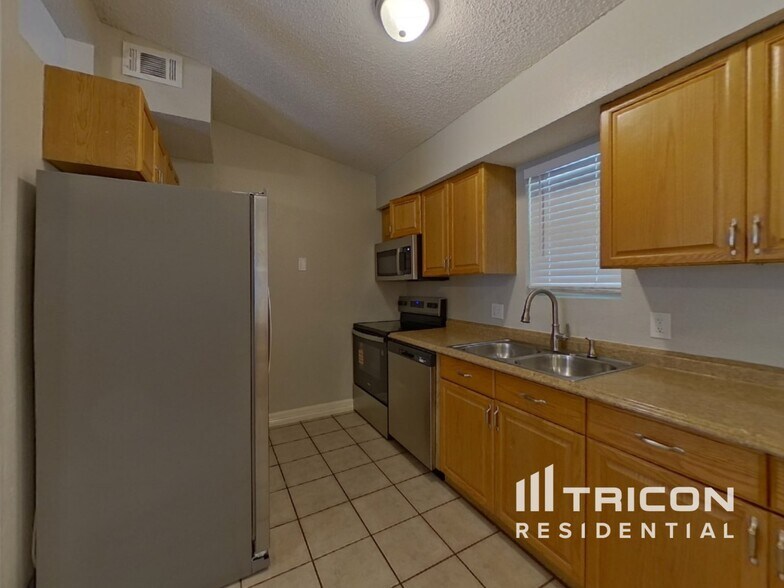 Building Photo - 4108 Coronet Ln