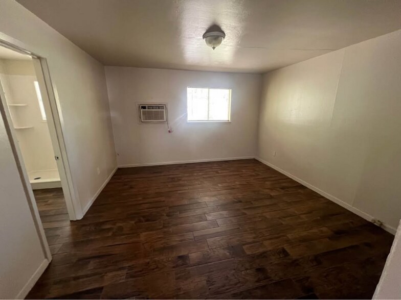Building Photo - 712 E Craven Ave