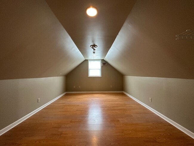 Building Photo - Three Bedroom Home in London, KY