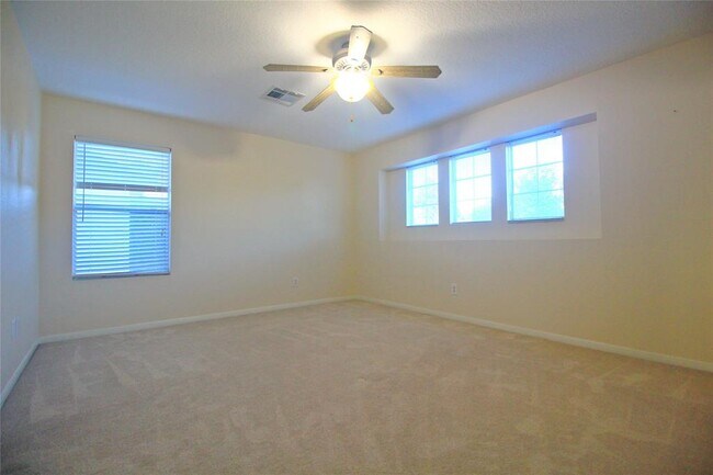Building Photo - 16928 Scenic Knoll