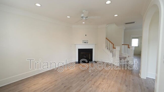 Building Photo - 100 Honeybee Trce