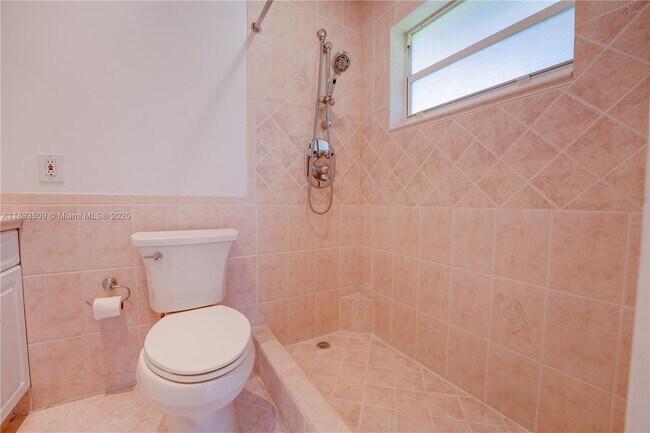 Building Photo - 2401 SW 58th Manor