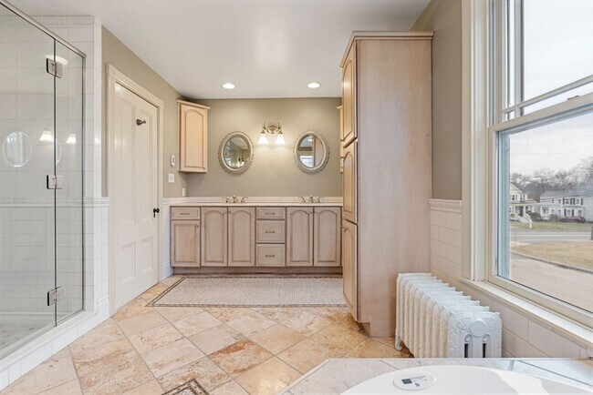 Building Photo - 187 Pleasant St