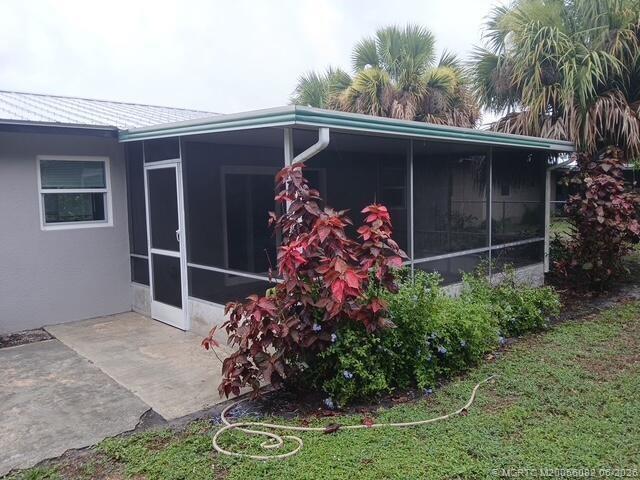Building Photo - 709 SE Alamanda Way