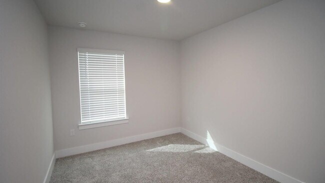 Building Photo - 1635 Iroquois Ct